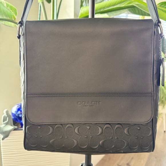 Coach Black Unisex Messenger Bag - Picture 1 of 10